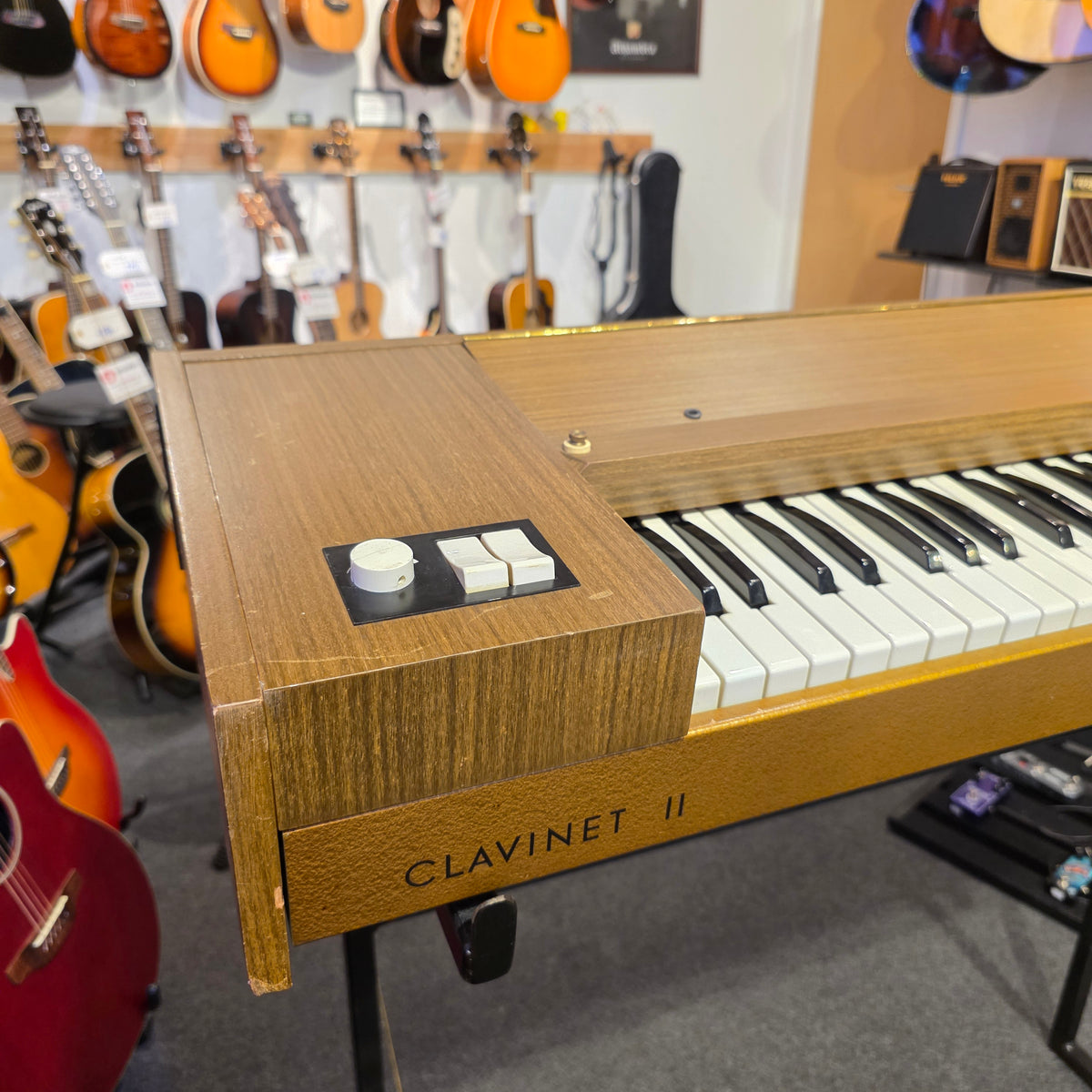 BRUGT: Hohner Clavinet II inkl. specialbygget smedejernsstativ