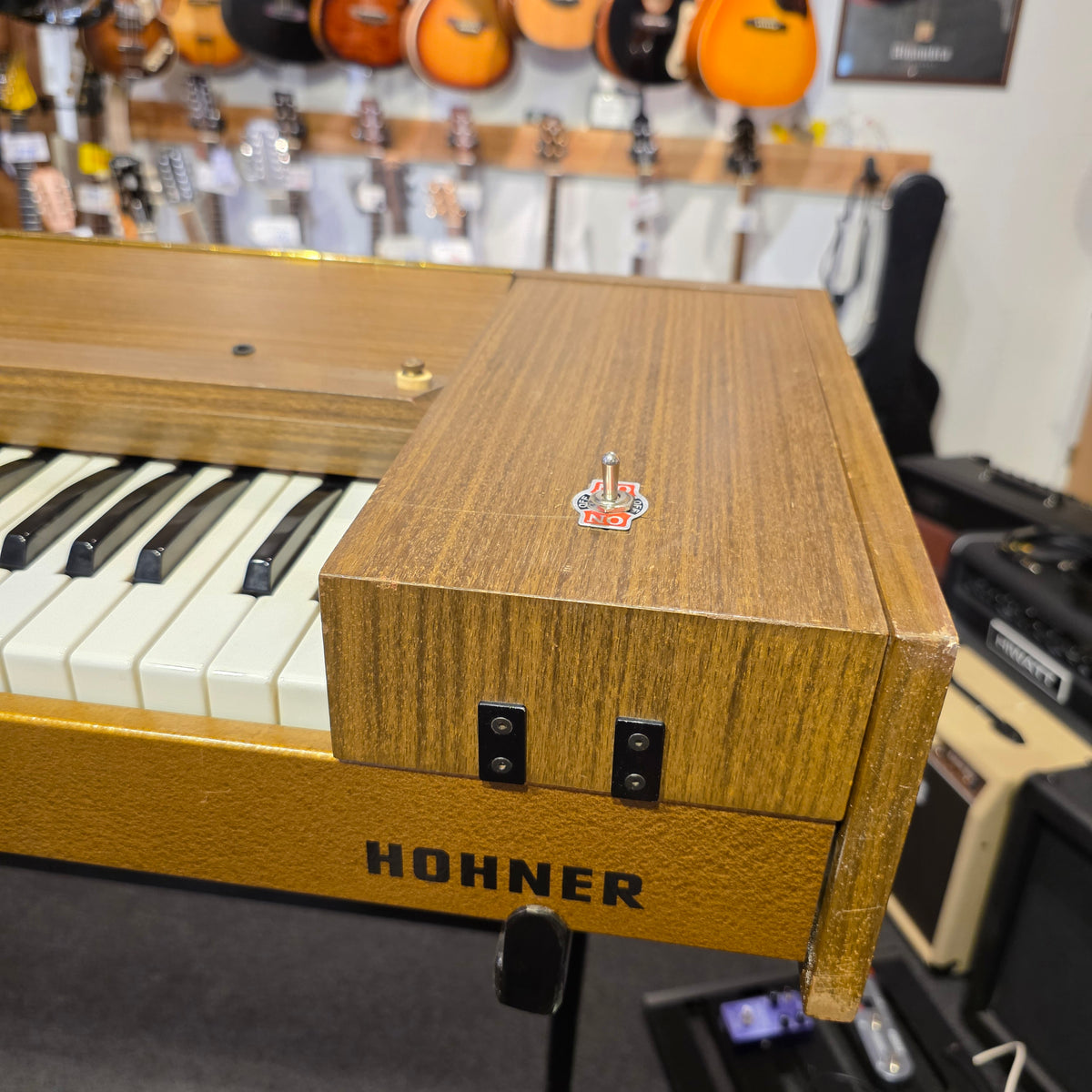 BRUGT: Hohner Clavinet II inkl. specialbygget smedejernsstativ