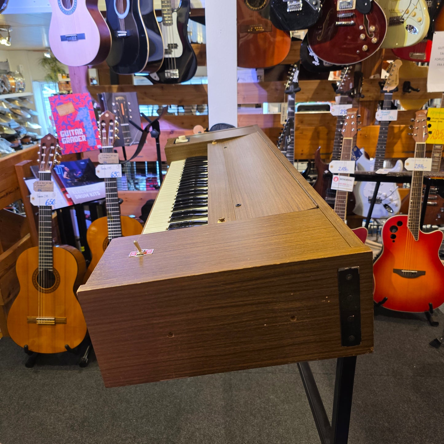 BRUGT: Hohner Clavinet II inkl. specialbygget smedejernsstativ