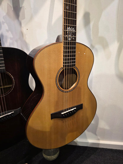 Henry’s Travel EE-66 Street - Natural elektro akustisk mini western guitar inkl. gigbag