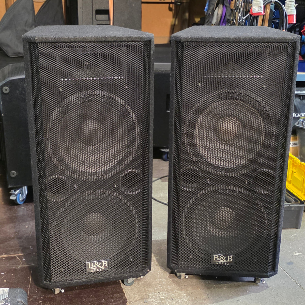 BRIGT: B&B Audio XVP-2520 passive PA-højttalere, 2x15” - sæt af to stk