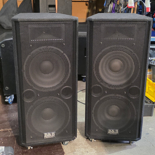 BRIGT: B&B Audio XVP-2520 passive PA-højttalere, 2x15” - sæt af to stk