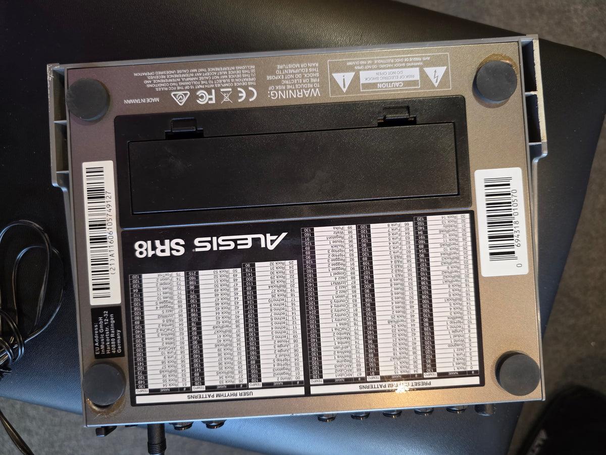 BRUGT: Alesis SR18 Drum Machine