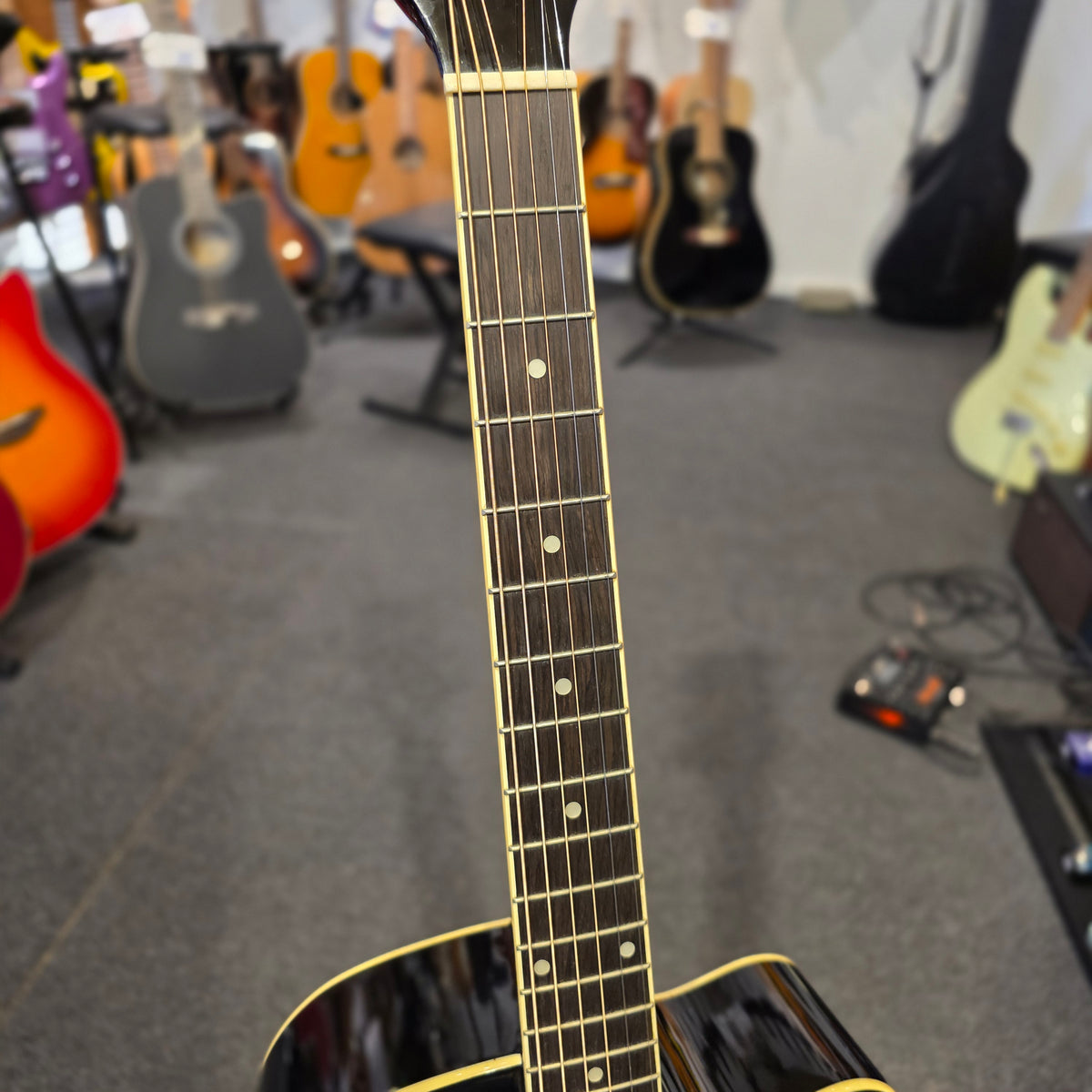 BRUGT: Santana LA-100 EQCW V2 BK western guitar
