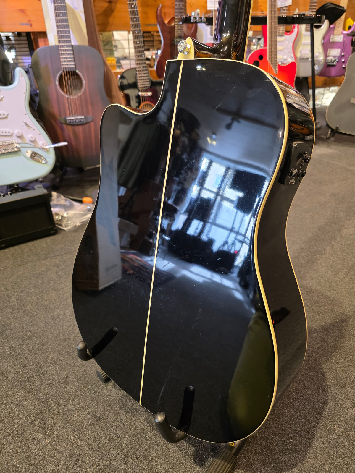 BRUGT: Santana LA-100 EQCW V2 BK western guitar