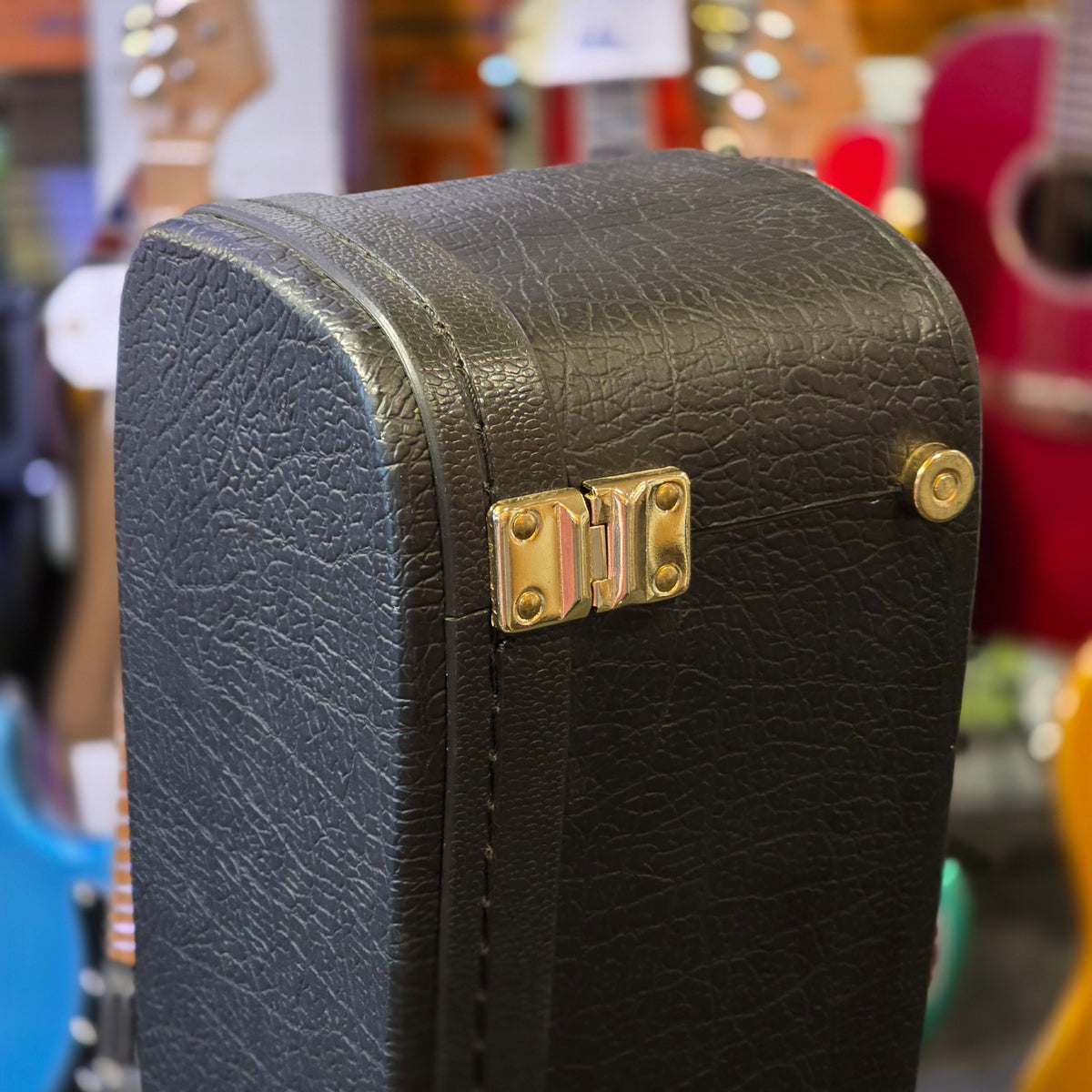 BRUGT: Noname hardcase til akustisk / western guitar
