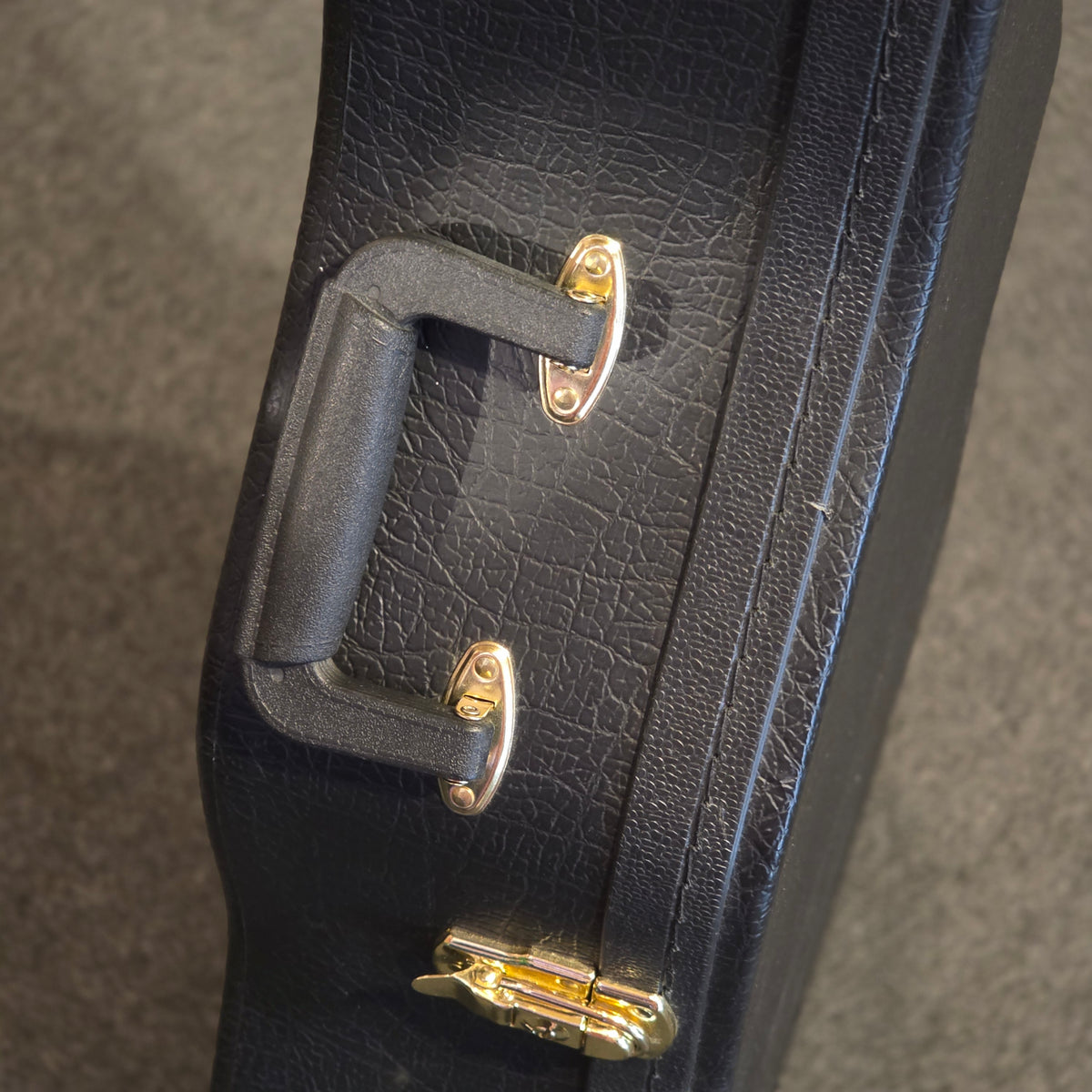 BRUGT: Noname hardcase til akustisk / western guitar