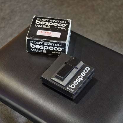 BRUGT: Bespeco VM22 - ON/OFF “latch” control pedal