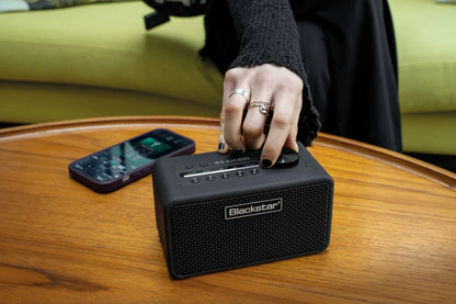 Blackstar Beam Mini Stationær forstærker til guitar og bas. Bluetooth, AI-stammeseparation, NAM fanger integration.