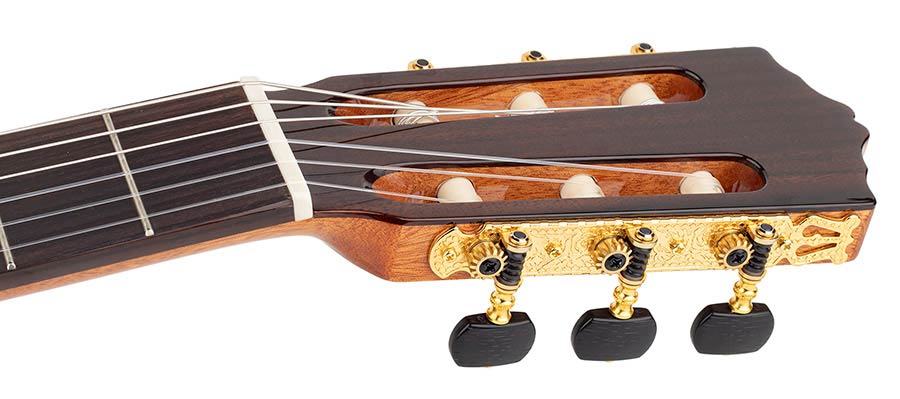 Salvador Cortez CC-60CE Solid Top Concert Series klassisk guitar