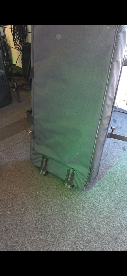 BRUGT: Mackie ProFX30v3 30-kanals analog mixer med USB inkl. taske med hjul