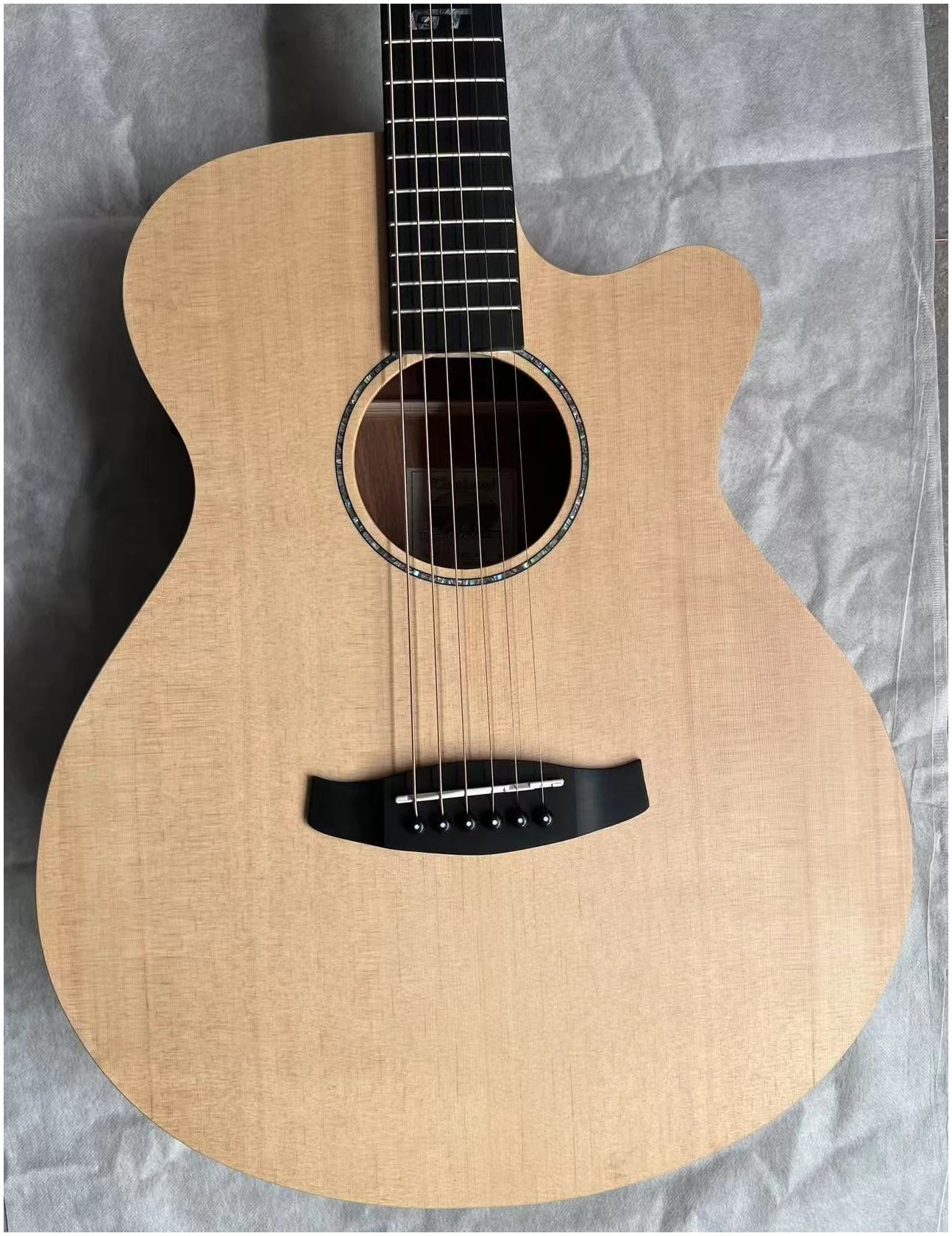 Tanglewood TRGT4CE Roadster GT Super Folk Cutaway SSP akustisk western guitar inkl. case, tuner & strenge