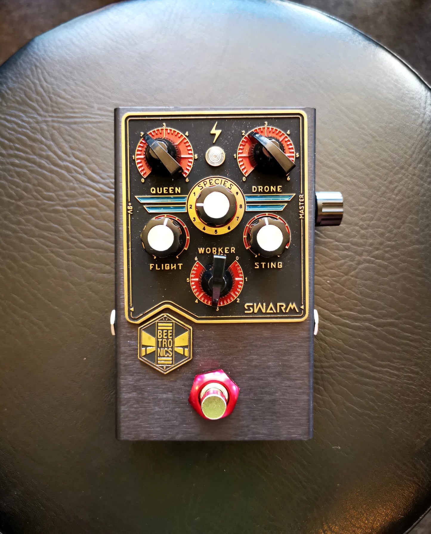 BRUGT: Beetronics Swarm SW390 Fuzz Harmonizer pedal