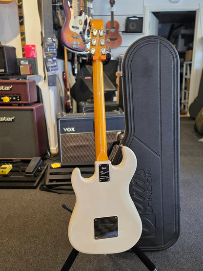 USED: Burns Hank Marvin Legend Deluxe Custom Shop electric guitar incl. certificate and original hard case