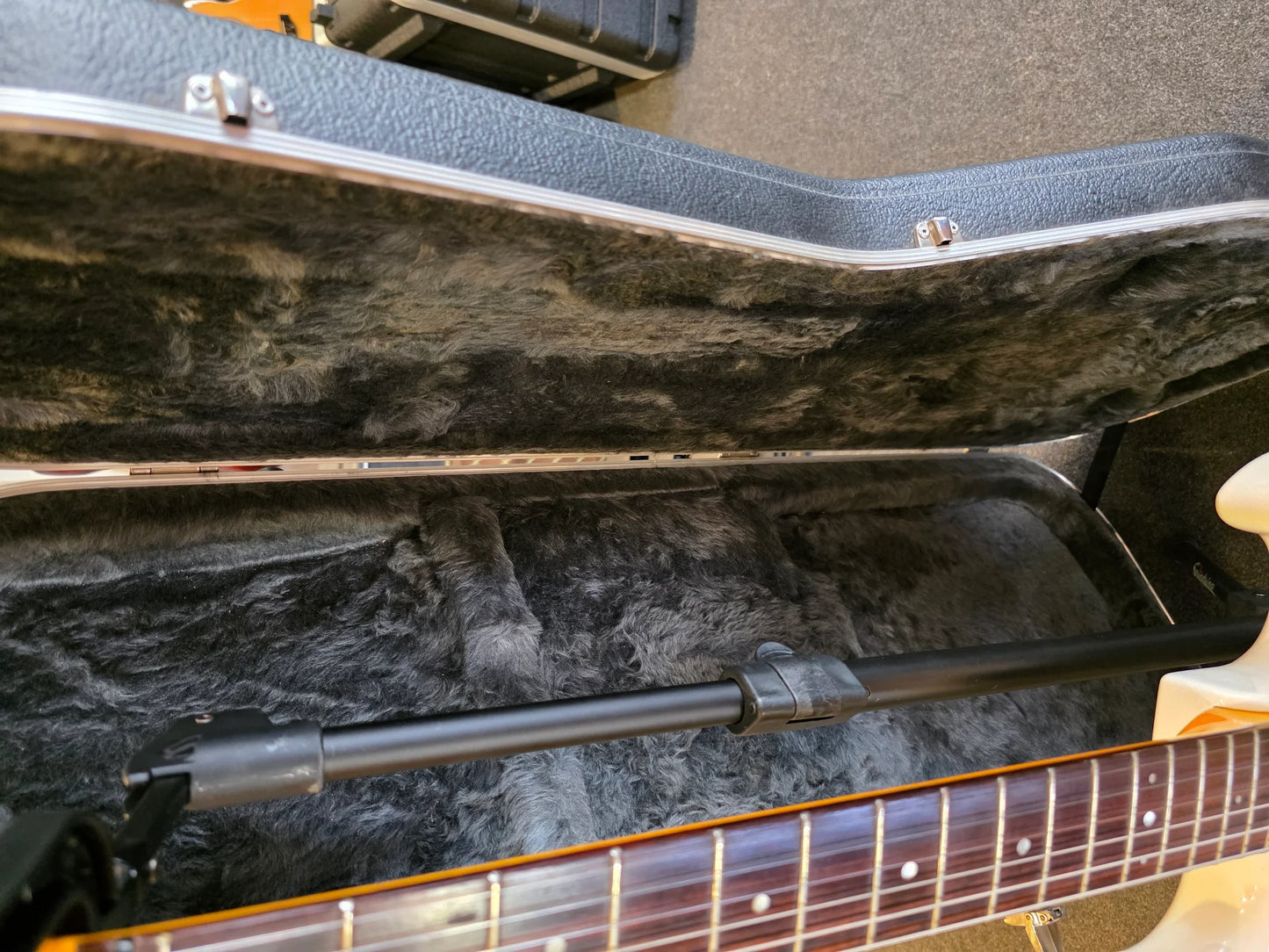 USED: Burns Hank Marvin Legend Deluxe Custom Shop electric guitar incl. certificate and original hard case