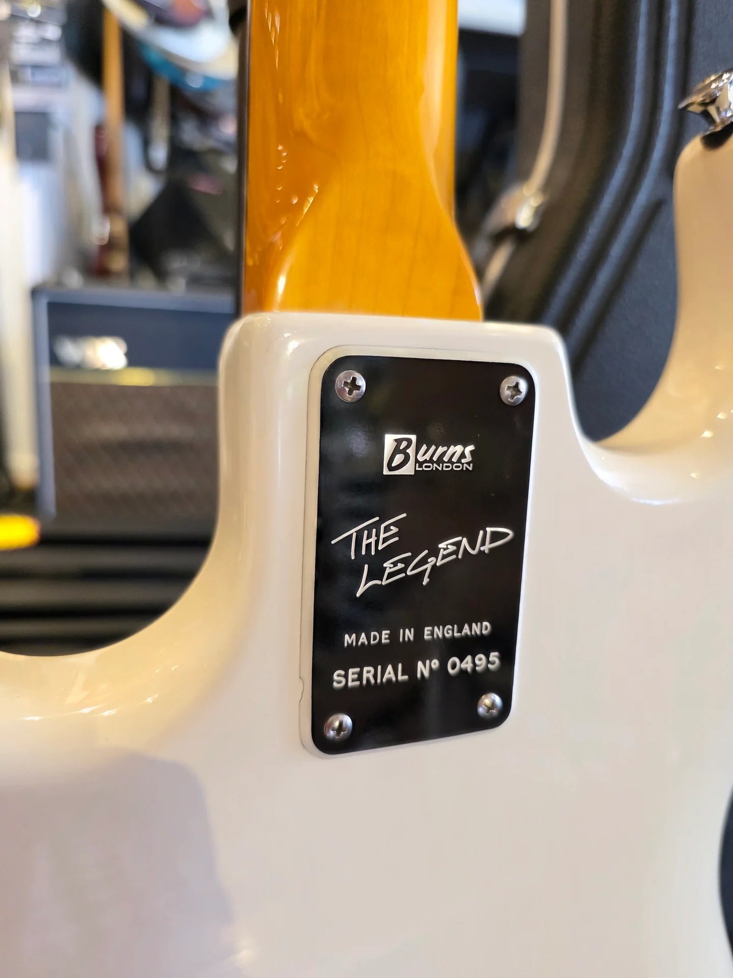 USED: Burns Hank Marvin Legend Deluxe Custom Shop electric guitar incl. certificate and original hard case