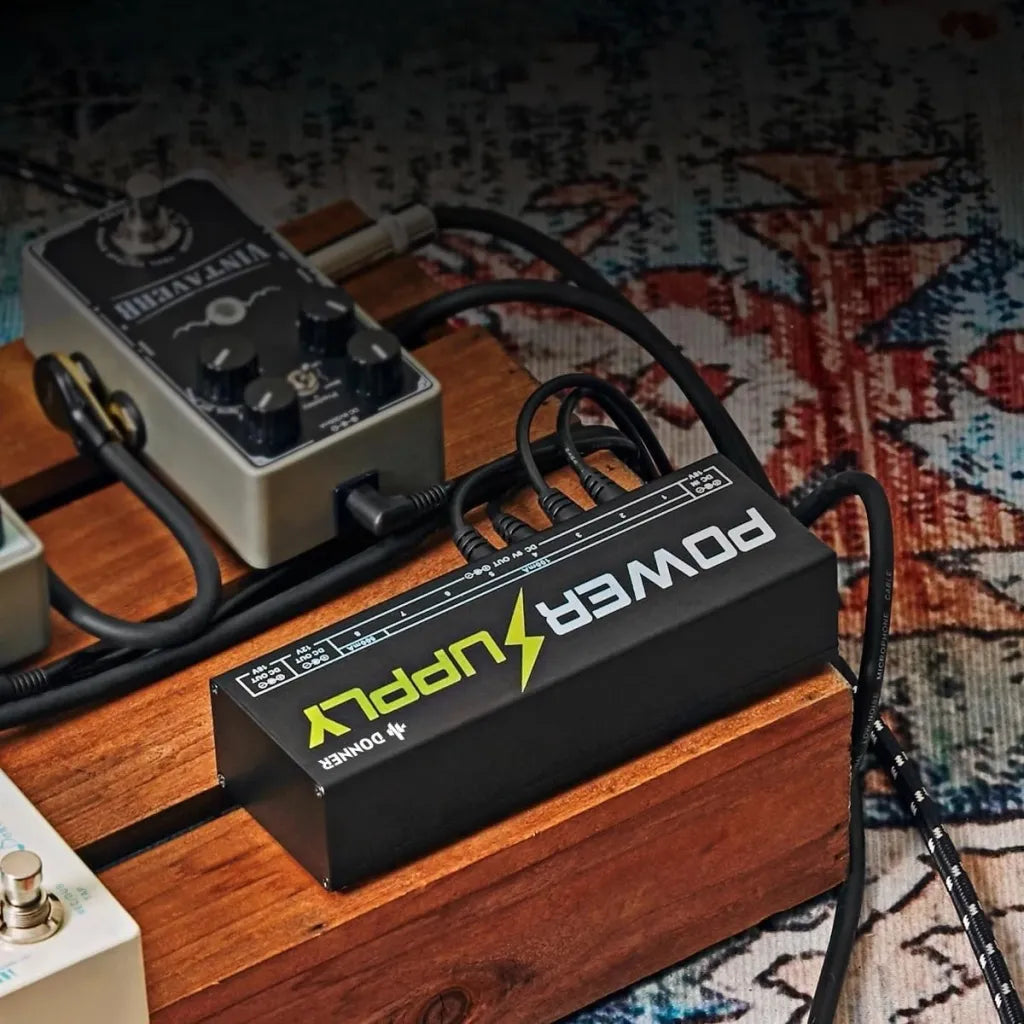 Donner DP-1 multi-strømforsyning til pedalboard