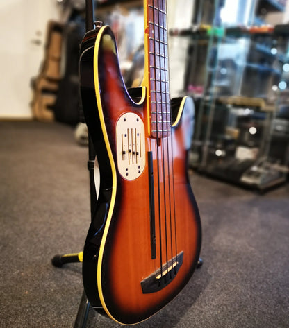 USED: Godin LR-baggs, vintage bass from 1993 including gig bag