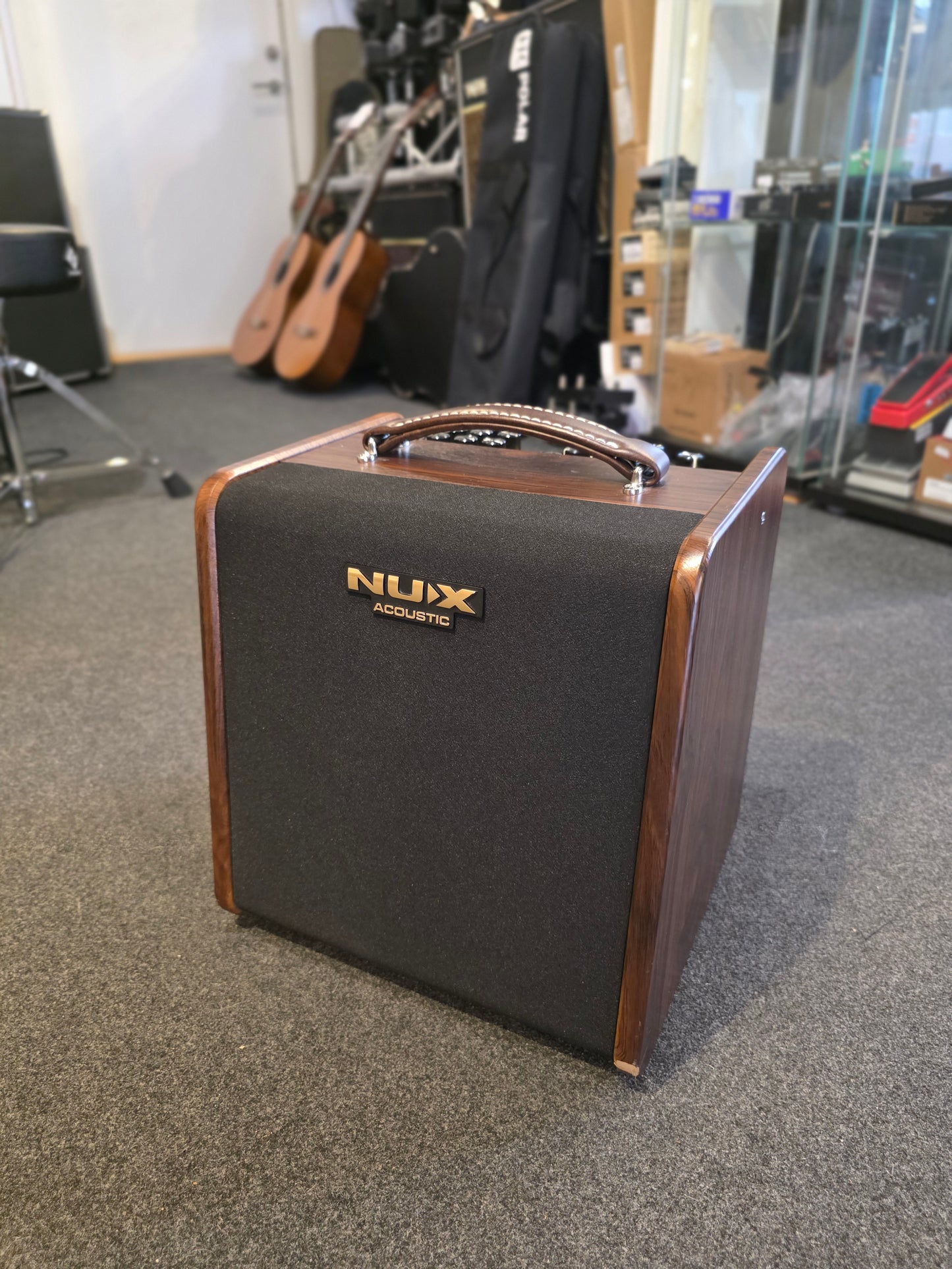 BRUGT: Nux Stageman AC-50 akustisk guitar / vokal forstærker