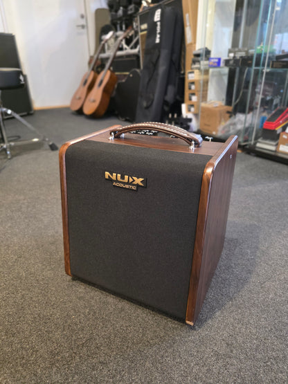 BRUGT: Nux Stageman AC-50 akustisk guitar / vokal forstærker